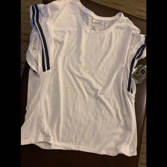 Ruffle T-shirt - Picture 4 of 4